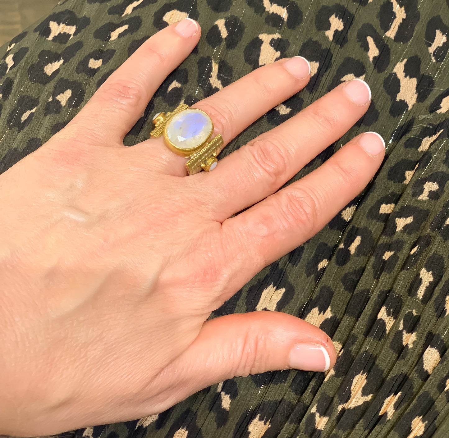 Bague Game of Thrones en pierre de lune véritable